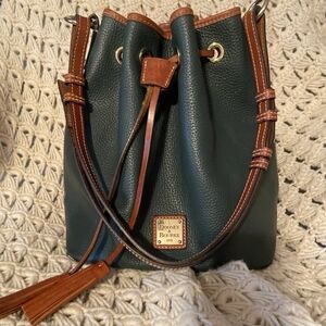 Sold Authentic Dooney & Bourke Dark Emerald Green Leather Bucket Crossbody Bag
